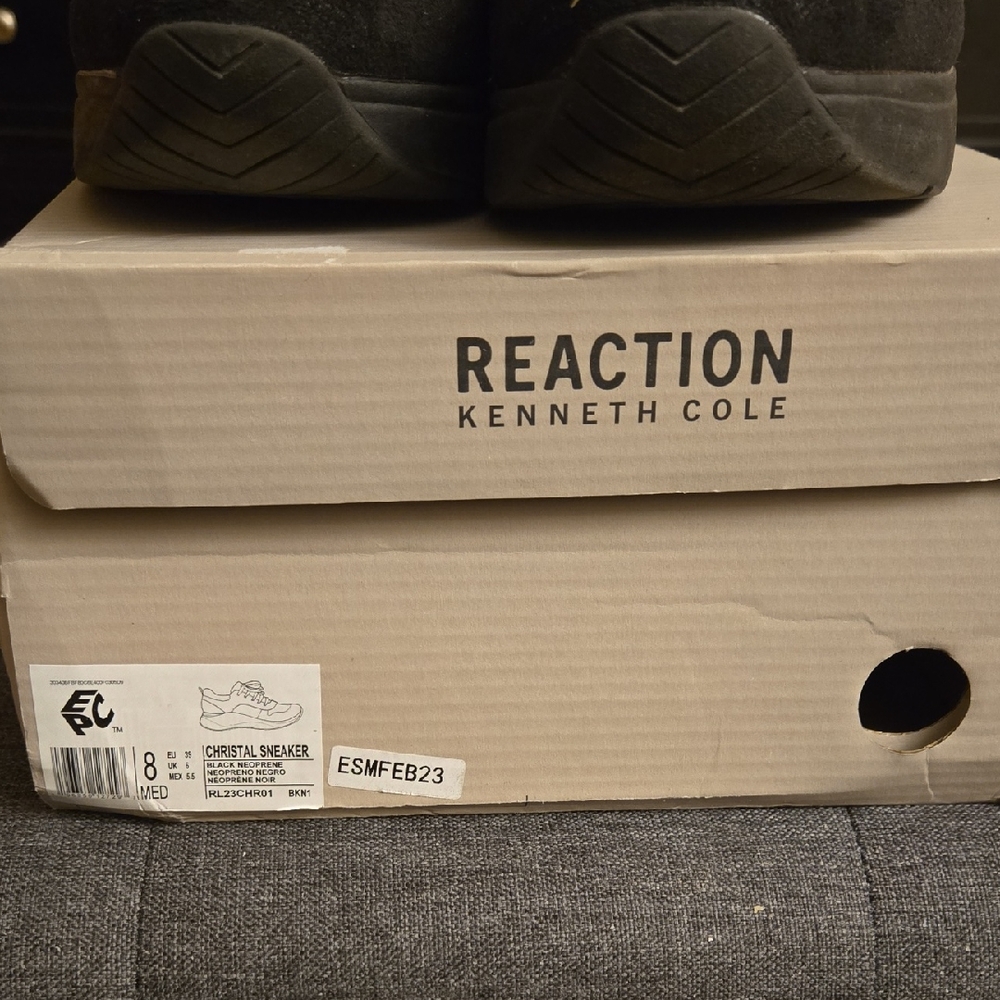 Kenneth Cole Reaction Christal Sneaker Size 8 - (Size runs big)